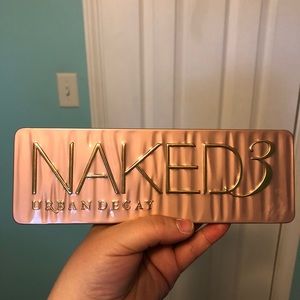 Urban Decay Naked 3 eyeshadow palette